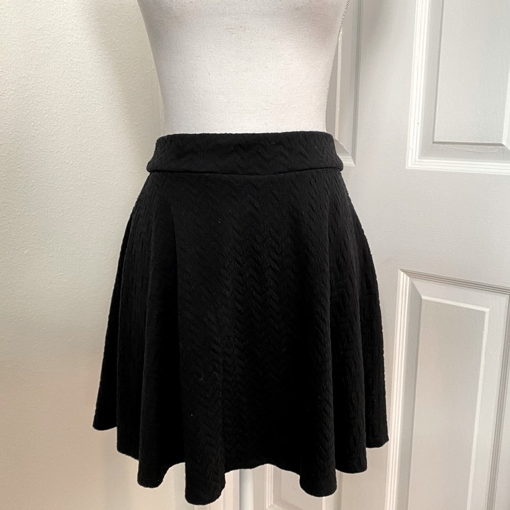 Target Xhilaration Raised Chevron Pattern Black Skater Swing Skirt Sz Small